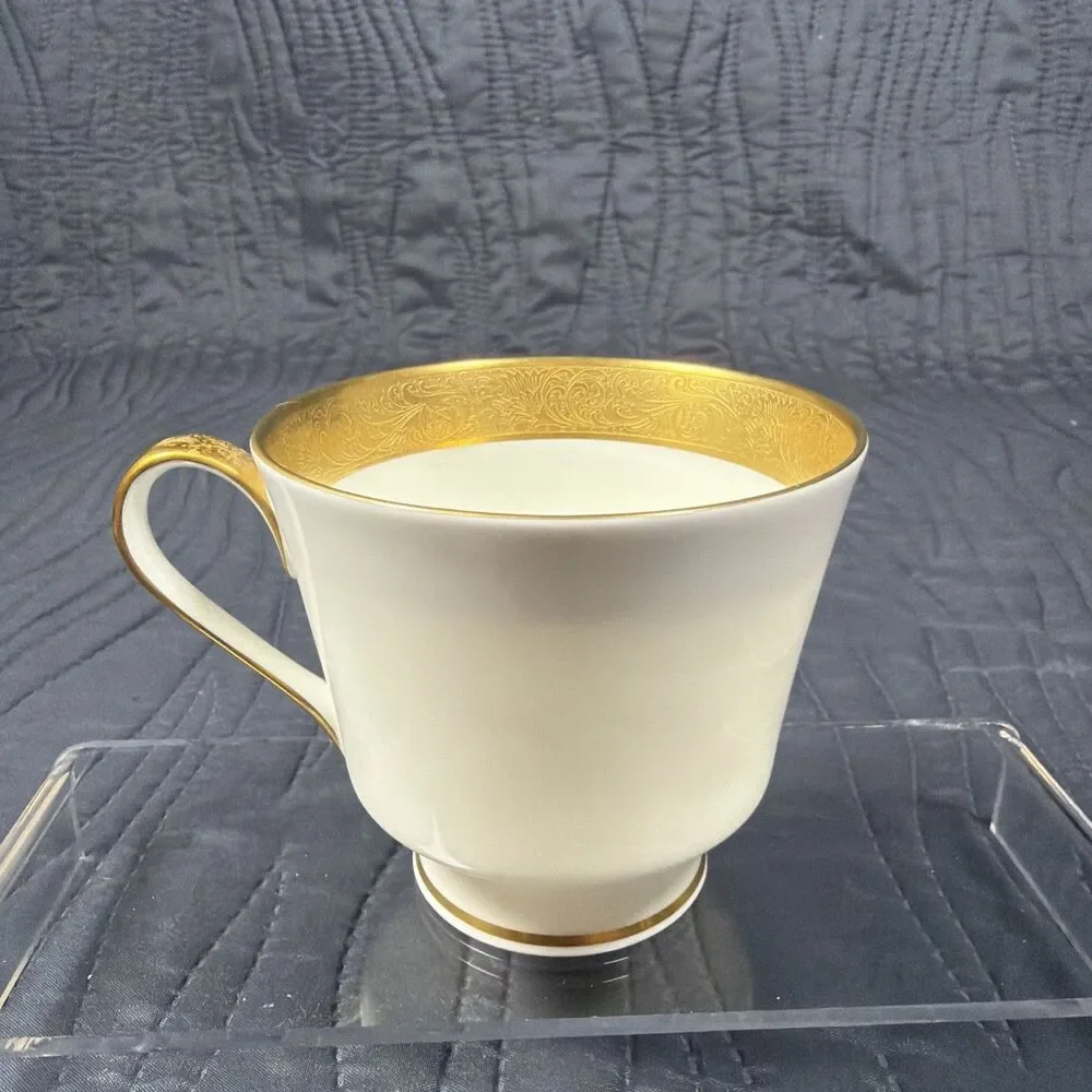Mikasa Harrow Bone China Footed Cup Narumi Japan Gold Rim A1-129